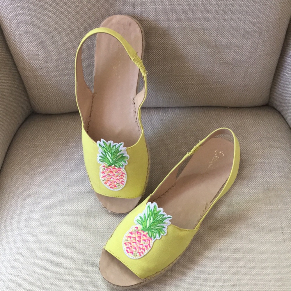 EUC Lilly Pulitzer Pineapple Canvas Sandals 8.5M